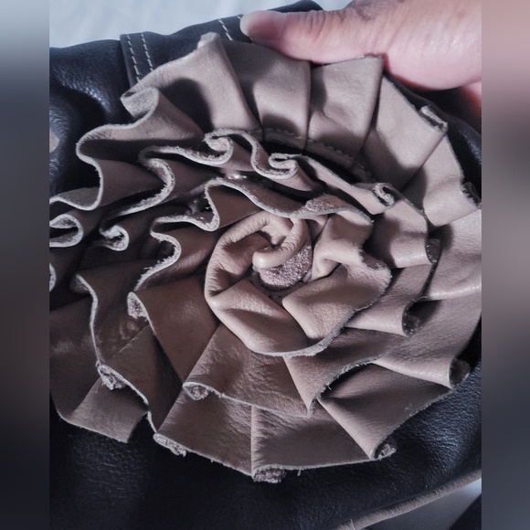 Beautiful Flawer Leather Purse. - Picture 7 of 7